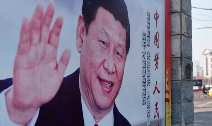 Outdoor em Pequim com a imagem de Xi Jinping, presidente e secretário-geral do Partido Comunista da China. (Foto: Greg Baker/AFP)