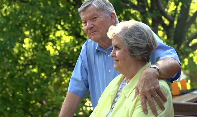 Embora os exames mostrem que Peggy ainda tem um cérebro deficiente, ela tem uma vida normal. (Foto: CBN News)