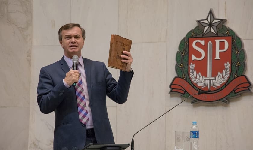 Luiz Hermínio em discurso na Assembleia Legislativa do Estado de São Paulo. (Foto: Guiame/Marcos Paulo Correa)