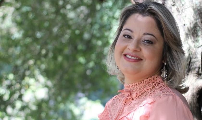 Leila conta que “Deus de Milagres” nasceu de um tempo de reflexão no final do ano de 2017. (Foto: Divulgação).