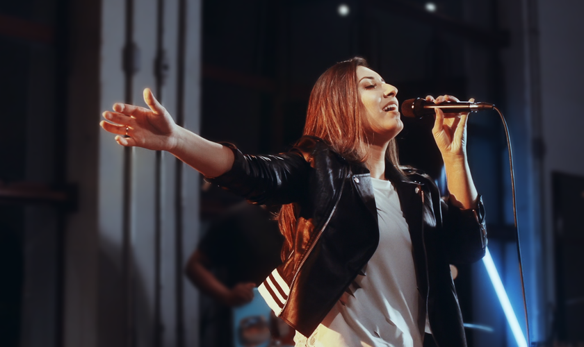 A canção integra a segunda live session da cantora em parceria com o selo Musile Records. (Foto: Divulgação).