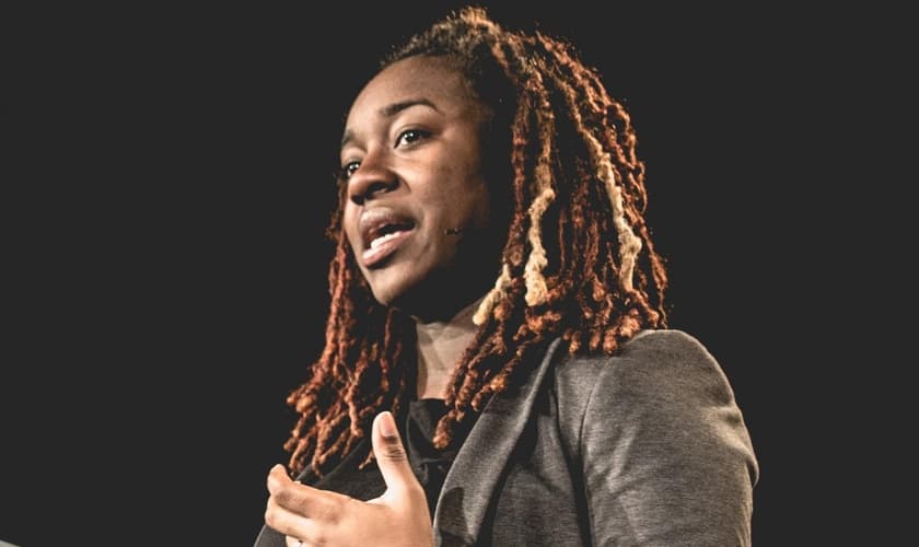 Jackie Hill Perry explica que abandonar a homossexualidade é um processo. (Foto: Reprodução).