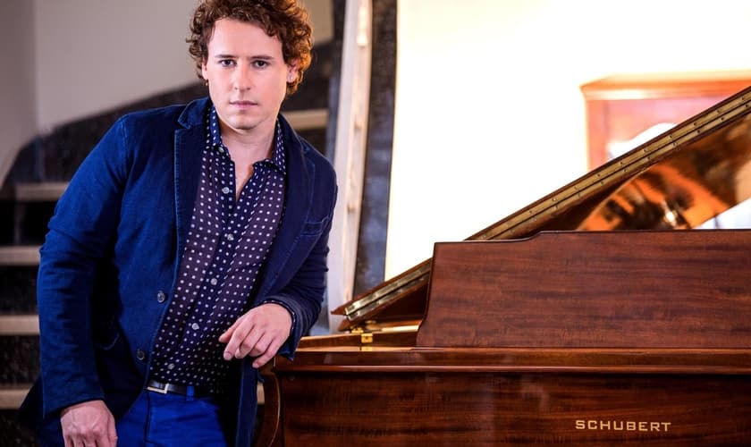 Nascido em Santa Catarina, o cantor vive na Suíça há cinco anos. (Foto: Divulgação).