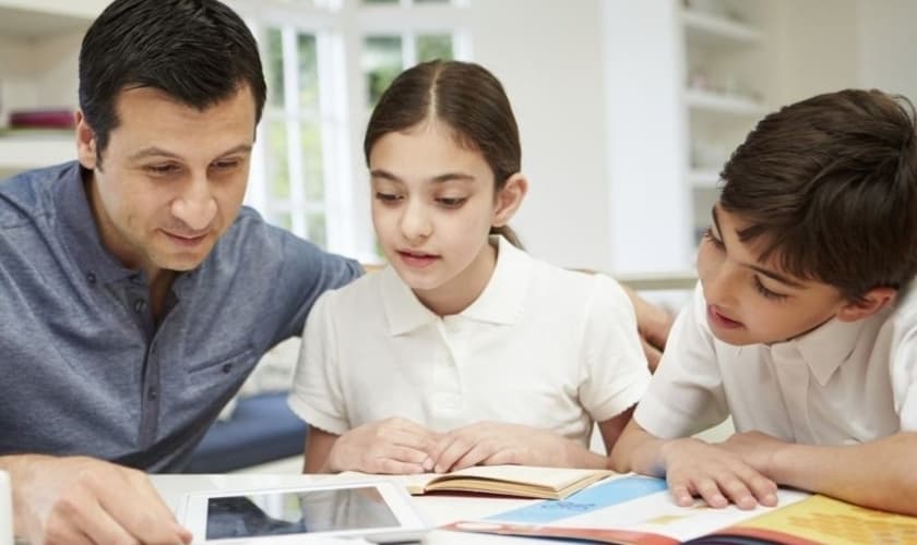 Homeschooling já é um método usado por milhares de famílias no Brasil. (Foto: Getty Images)