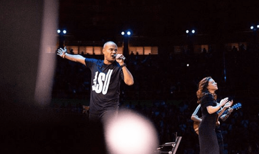 Pastor Felipe Parente ao lado da cantora Priscilla Alcantara, no ASU 2018. (Foto: Reprodução/ASU)