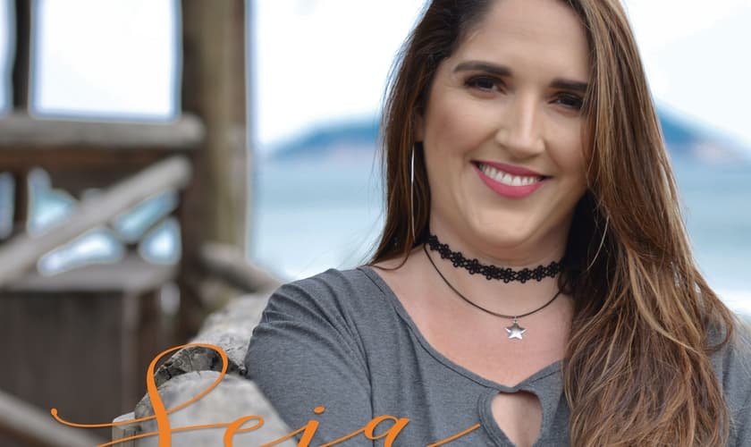 Tatiane Nunes conseguiu ser capa da playlist “Louvor & Adoração” do Spotify. (Foto: Divulgação).