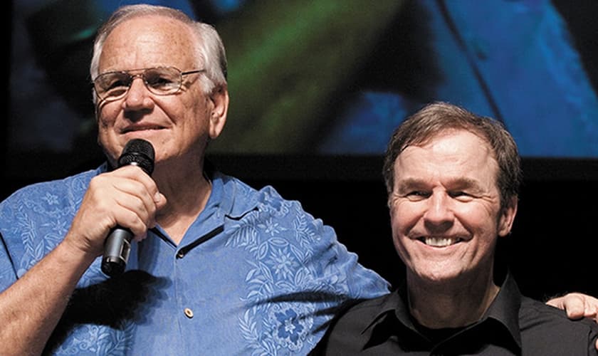 Loren Cunningham, fundador da JOCUM ao lado de Mike Bickle, fundador da IHOPKC. (Foto: Thema Black/Getty Images/Istock)