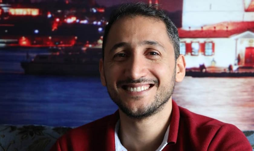 Mojtaba Hosseini foi preso por liderar um grande movimento de igrejas domésticas no Irã. (Foto: Portas Abertas)