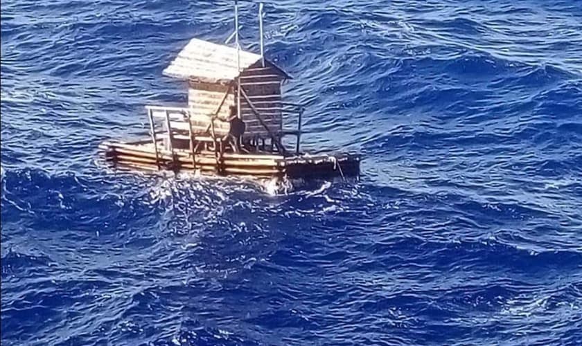 Jovem indonésio sobreviveu após ficar 49 dias à deriva no Oceano Pacífico. (Foto: Consulado da Indonésia em Osaka)