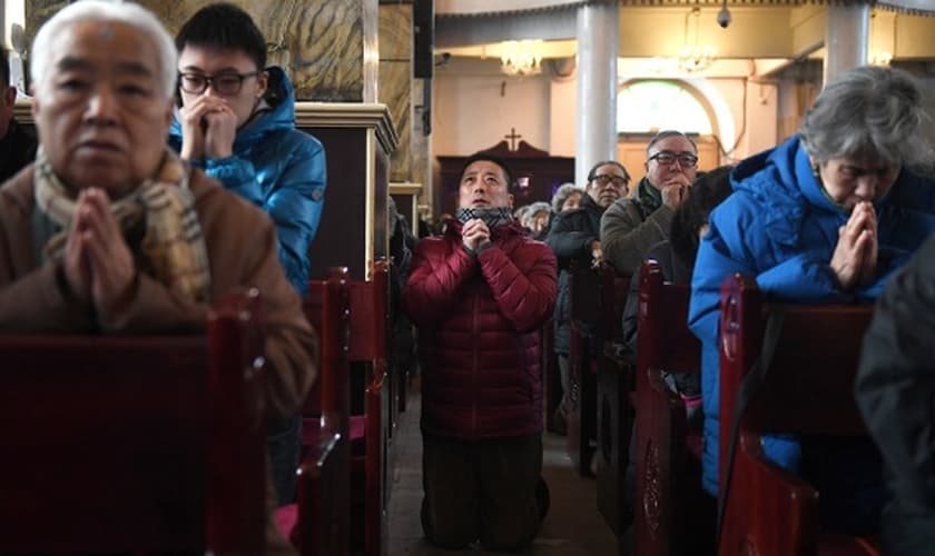 Cristãos participam de culto na China. (Foto: Greg Baker/AFP)