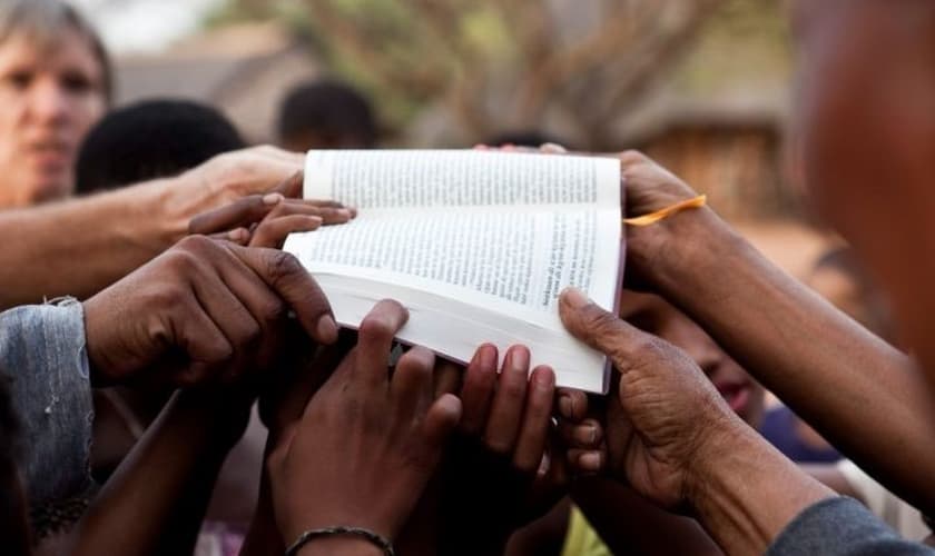 A organização de tradutores da Bíblia 'Wycliffe' pretende ter as Escrituras com tradução iniciadas para os 7.000 idiomas do mundo até 2025. (Foto: Wycliffe Bible Translators)