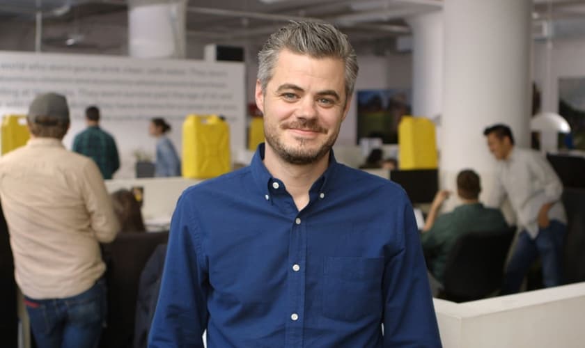 Scott Harrison deixou de ser dono de uma rede de boates, abandonou as drogas e a jogatina para se dedicar exclusivamente à obra de Deus. (Foto: Reprodução).