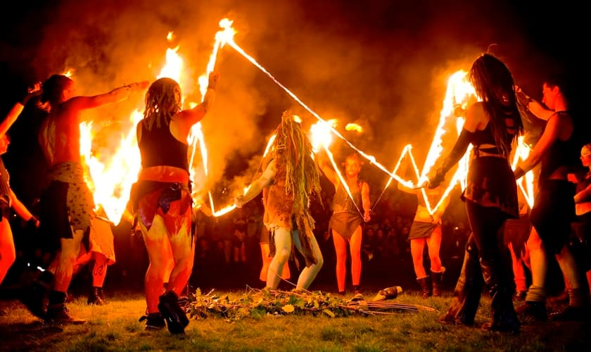 A rejeição do cristianismo deixou um vazio que as pessoas estão tentando preencher por meio de outras crenças. (Foto: Reprodução)