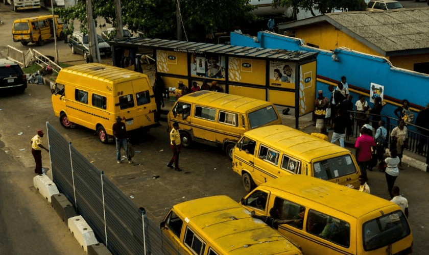 A imprensa local informou que a violência começou como um ataque de jovens que atacaram o mercado. (Foto: Reprodução)