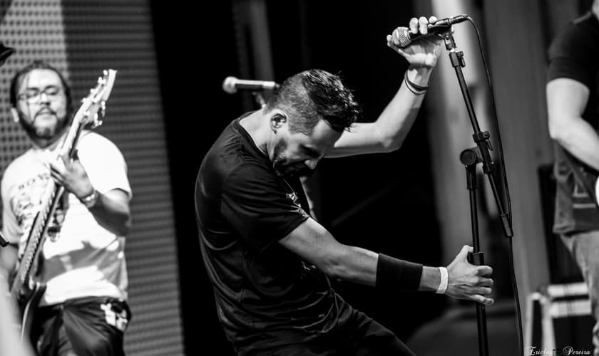 O clipe foi gravado em uma fazenda na cidade mineira de Sabará e tem a participação especial da atriz Hellen Duellis como noiva. (Foto: Ericles Pereira).