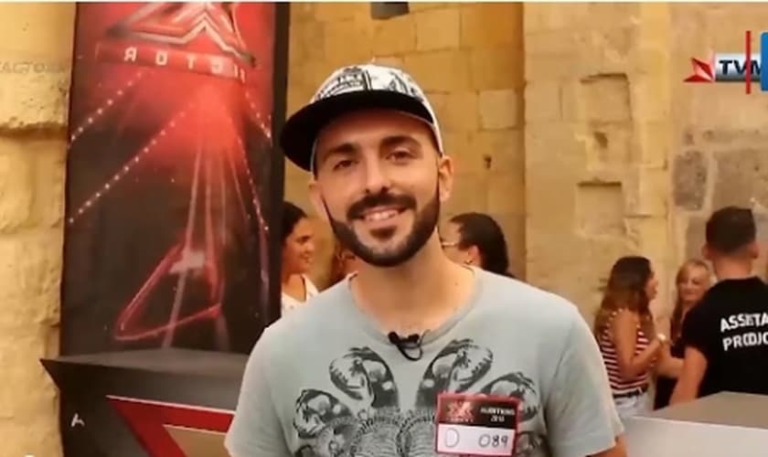 Matthew Grech, um cantor e treinador vocal, foi censurado no programa X Factor. (Foto: Reprodução)