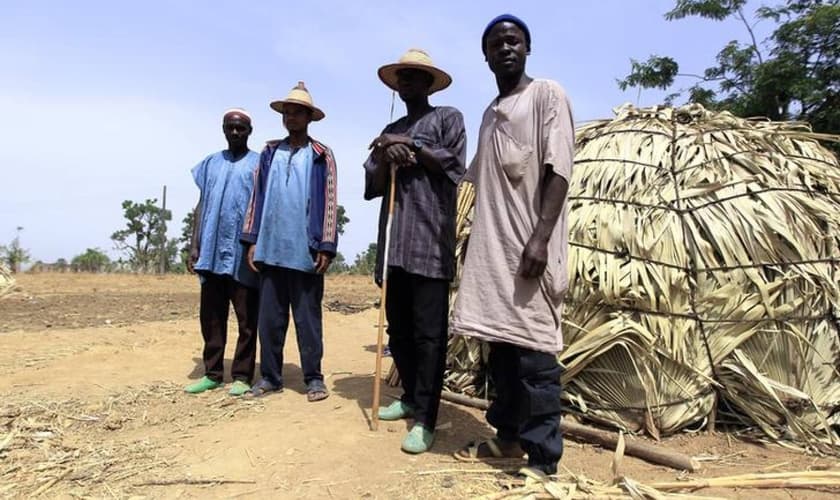 Pastores Fulani posam para foto em Zango, no estado de Kaduna, na Nigéria. (Foto: Reuters/Afolabi Sotunde)