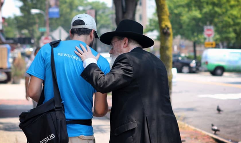 Judeus em todos os lugares estão compartilhando sua fé em Jesus, segundo autor. (Foto: Jews for Jesus)