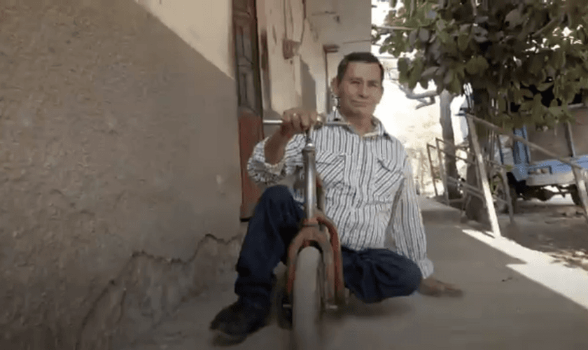 Ao longo dos anos, o número de cristãos da aldeia do pastor Jose Benitez foram crescendo por conta de seus esforços em falar de Jesus. (Foto: Reprodução)