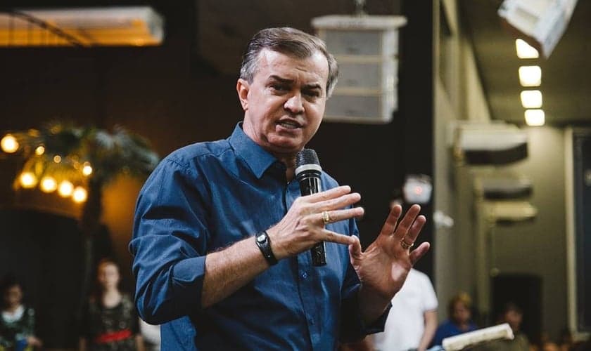Pastor Luiz Hermínio em pregação no Mevam, em Itajaí (SC), durante o Café de Pastores. (Foto: Mevam)