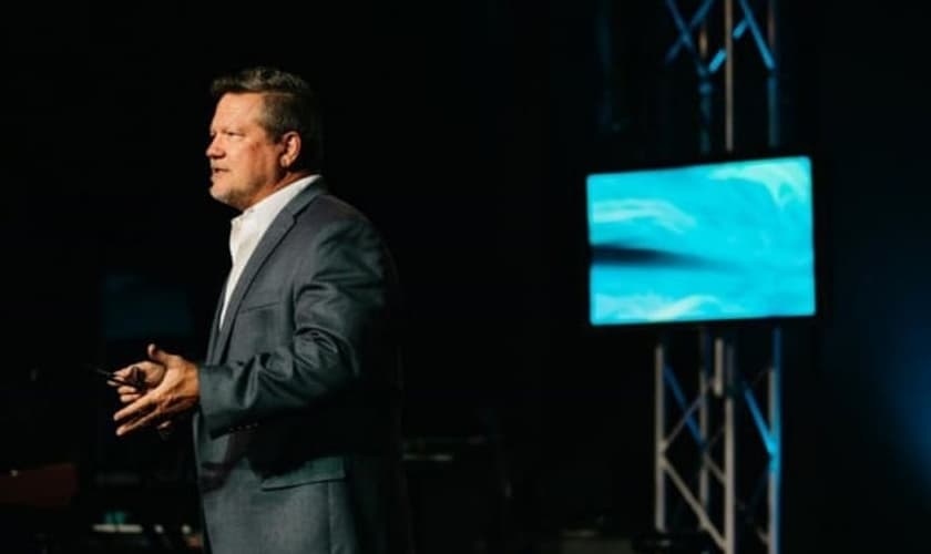 O pastor Scott teve o auxílio de sua esposa, que em momento algum desistiu do casamento. (Foto: Reprodução)
