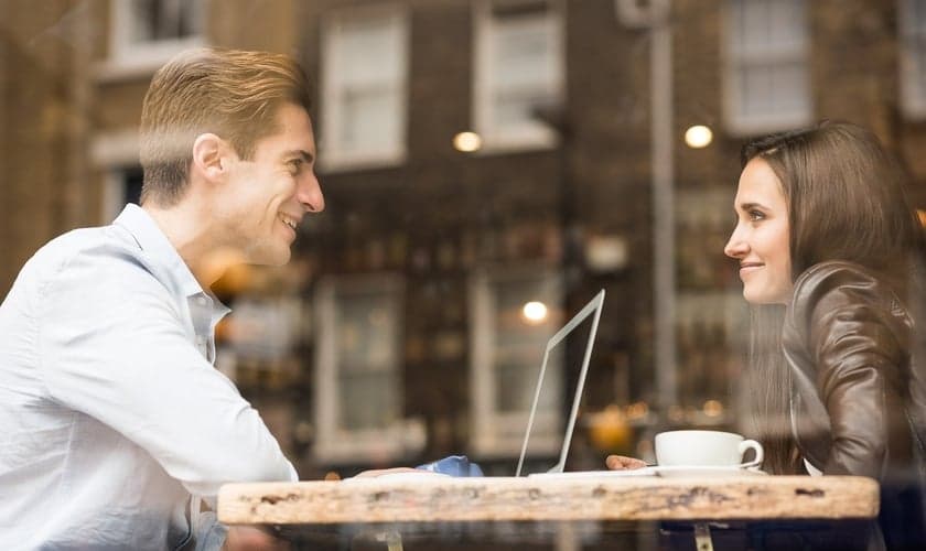 Imagem ilustrativa. Billy Graham aconselhou casados a não ficarem sozinhos com sexo oposto. (Foto: Ben Pipe)