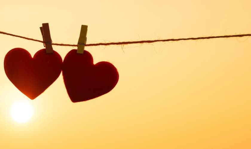 A lei do amor foi dada por um desses amores, Deus. (Foto: Jornal O Sul)