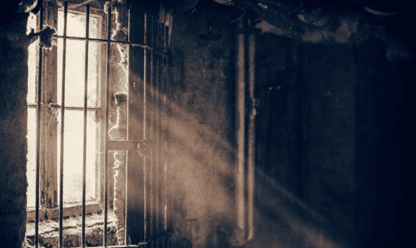 O pastor John Sanqiang Cao estava fazendo uma viagem da China para Mianmar quando agentes de segurança o prenderam alegando que ele estava levando Bíblias. (Foto: Reprodução).