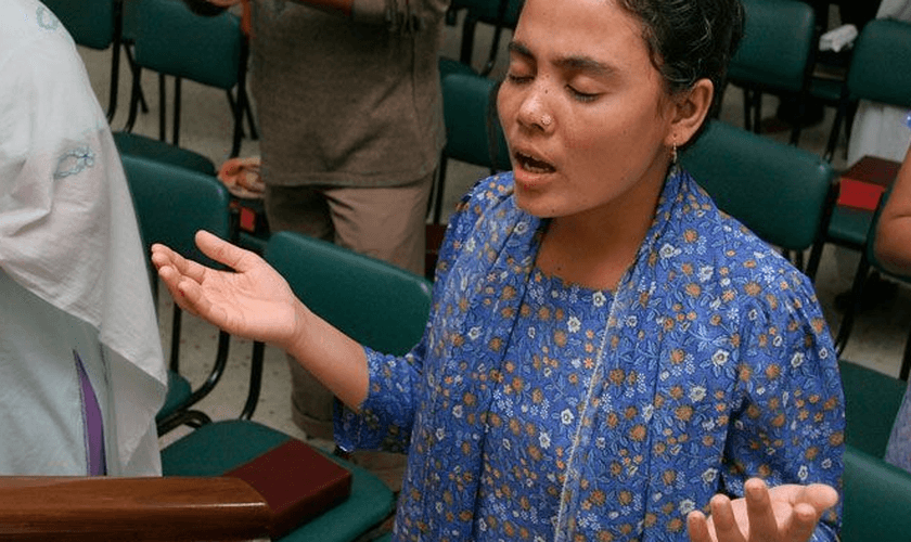 As mulheres cristãs são facilmente perseguidas por aparentarem mais vulnerabilidade. (Foto: Reprodução).