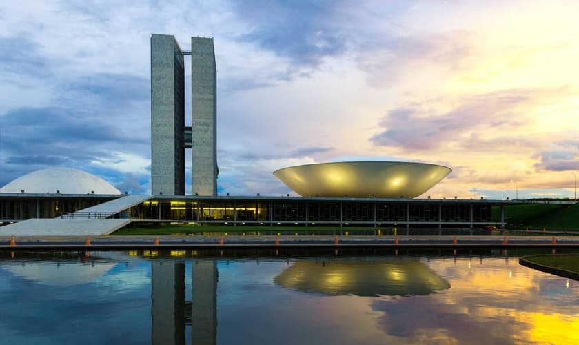 É preciso varrer essa podridão e ungir o novo governo. Limpar a casa e estabelecer um novo tempo de reconstrução. (Foto: Reprodução)