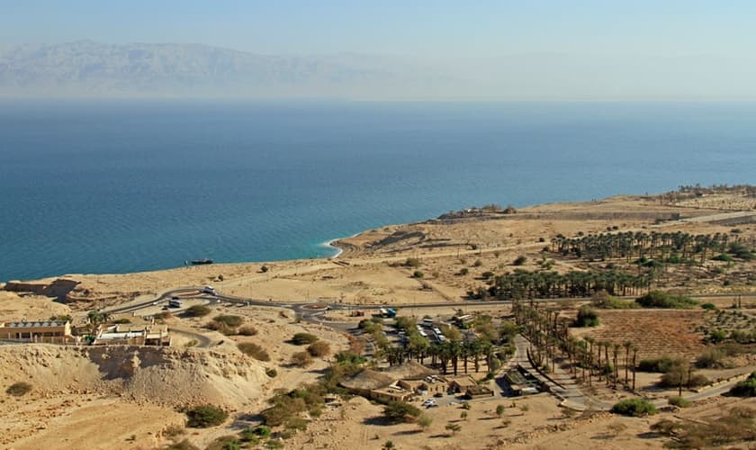 Evidências preliminares indicam que uma explosão de meteoros de baixa altitude há cerca de 3.700 anos destruiu cidades, aldeias e fazendas ao norte do Mar Morto. (Foto: FIGHTBEGIN/ISTOCK.COM)