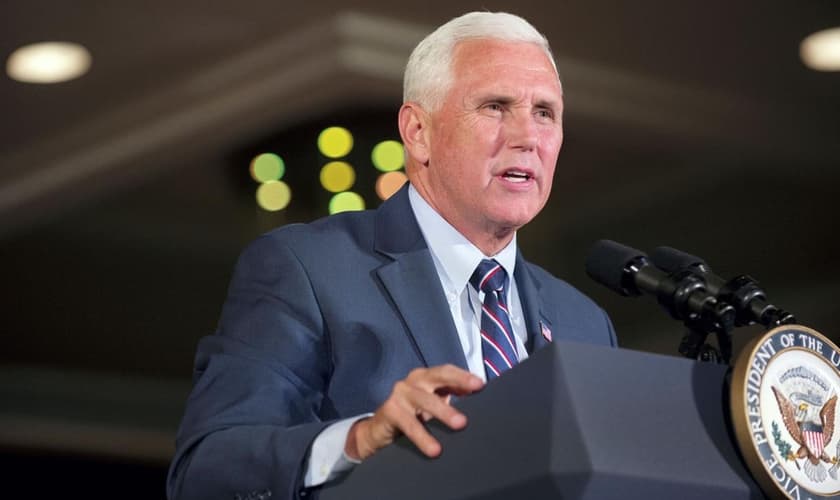 Mike Pence afirmou que já houve um notável progresso no combate ao vírus e que continua firmando seu compromisso em parcerias com organizações cristãs. (Foto: Reprodução).
