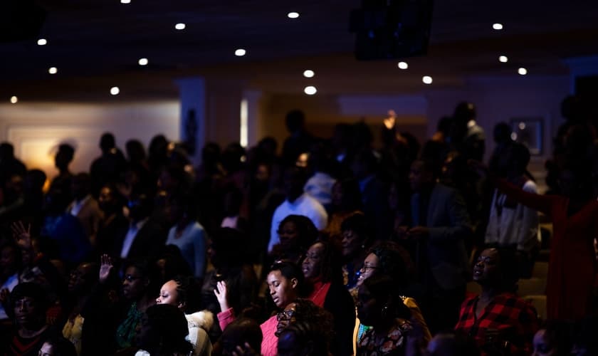 Culto na igreja Christian Cultural Center, no Brooklyn. (Foto: Demetrius Freeman/The New York Times)