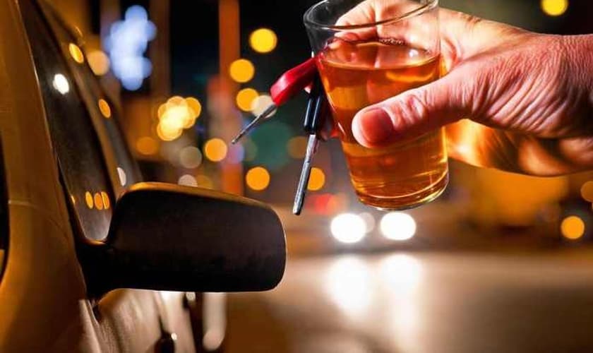 Limite de horário para venda de bebidas alcóolicas deve ser política do Ministério da Cidadania do governo Bolsonaro. (Foto: Reprodução)