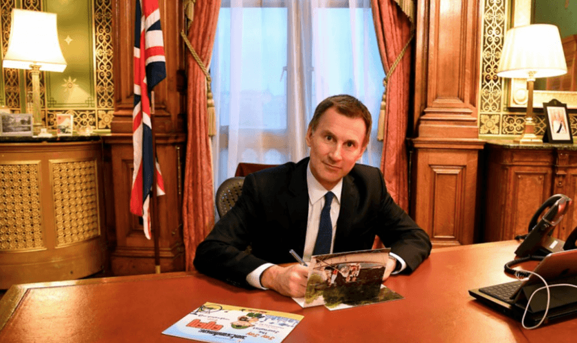Secretário de Relações Exteriores da Grã-Bretanha, Jeremy Hunt pede mapeamento de cristãos perseguidos no mundo. (Foto: Reuters)