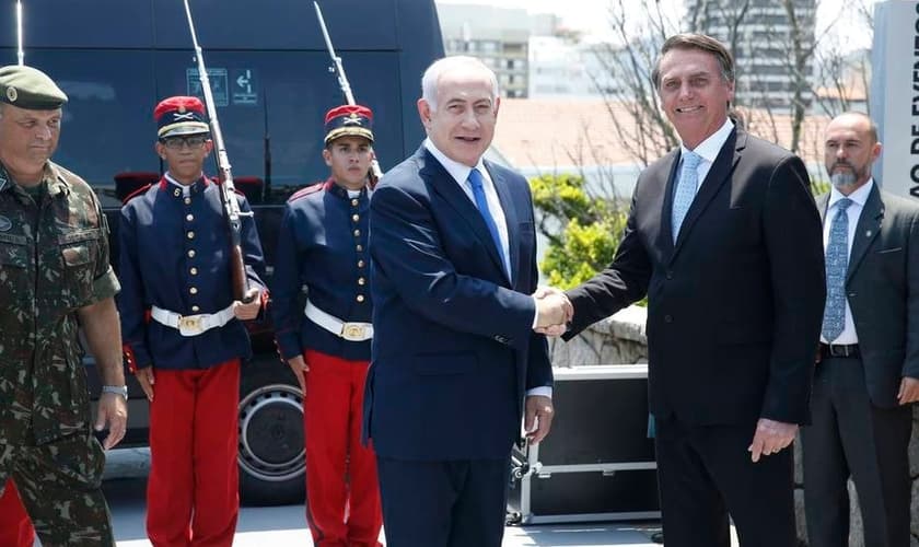O presidente eleito Jair Bolsonaro recebe a visita do primeiro-ministro de Israel, Benjamin Netanyahu, em Copacabana. (Foto: Fernando Frazão/Agência Brasil)