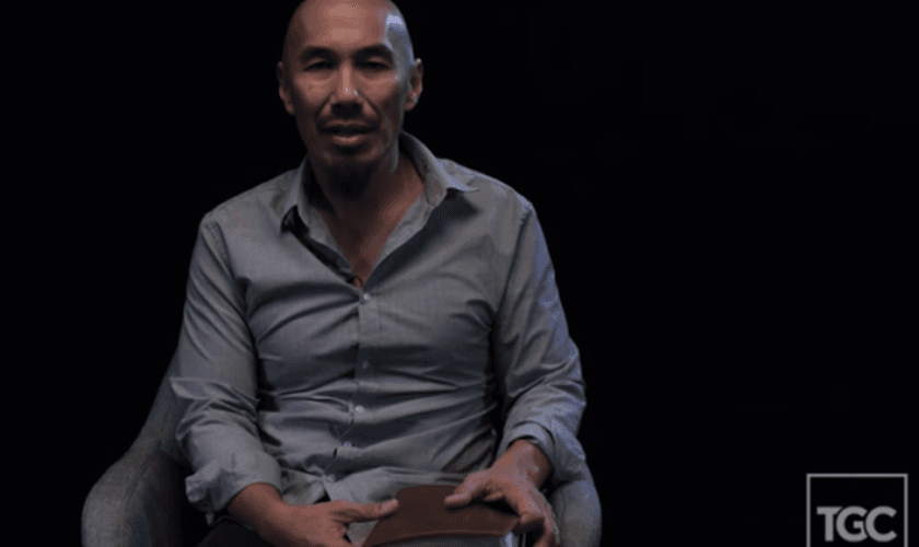 Francis Chan: “Deus quer pessoas que estão comprometidas com Ele porque Ele quer fortalecê-las e responder suas orações”. (Foto: Reprodução/YouTube)