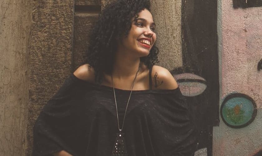 Vic Benedett, ex-integrante da banda Pier49 Music, irá seguir carreira solo em contrato com a gravadora Sony Music. (Foto: Reprodução)