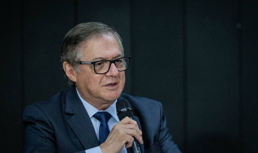 O ministro da educação Ricardo Vélez Rodríguez, em cerimônia de sua posse no ministério da educação, em Brasília. (Foto: Eduardo Anizelli/Folhapress)