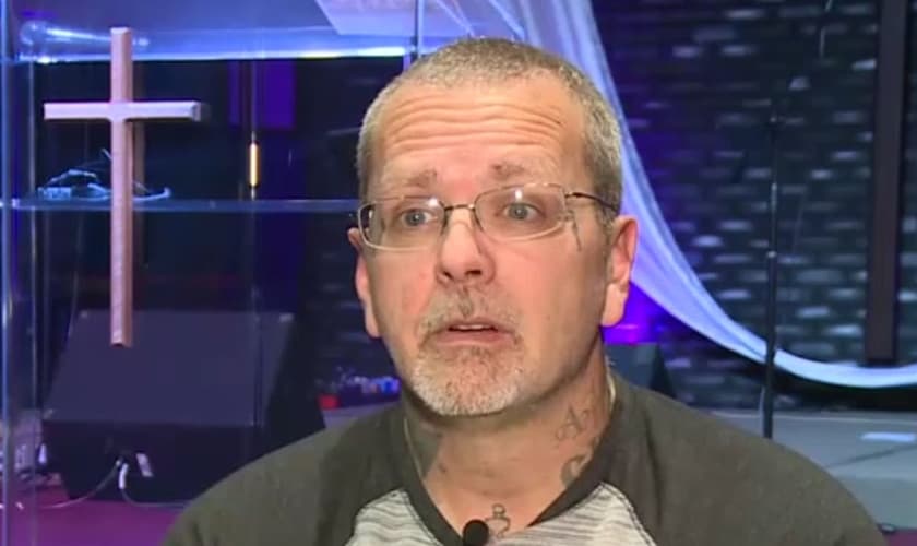 Hoje cristão, Mathew Durkin testemunha: “Meu passado é o meu passado. Sou outra pessoa agora”. (Foto: Reprodução/WKYT)