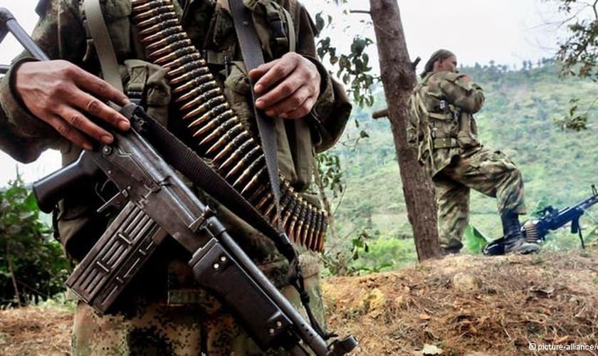 Há décadas, a Colômbia vem sendo assolada por grupos de guerrilheiros, que tentam controlar áreas rurais do país. (Foto: Renova Mídia)