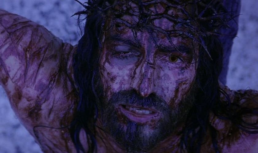 A dor e o sacrifício de Cristo na cruz. (Foto: Reprodução/Facebook)