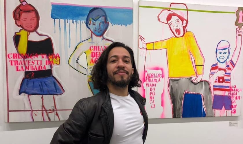 Jean Wyllys em defesa do Queermuseu, que expôs painéis com ilustrações que defendiam a homossexualidade infantil. (Foto: Reprodução/Facebook)