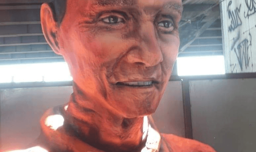 Marcelo Crivella é caracterizado como diabo em escultura por escola de samba carioca (Foto: Reprodução/Redes Sociais)