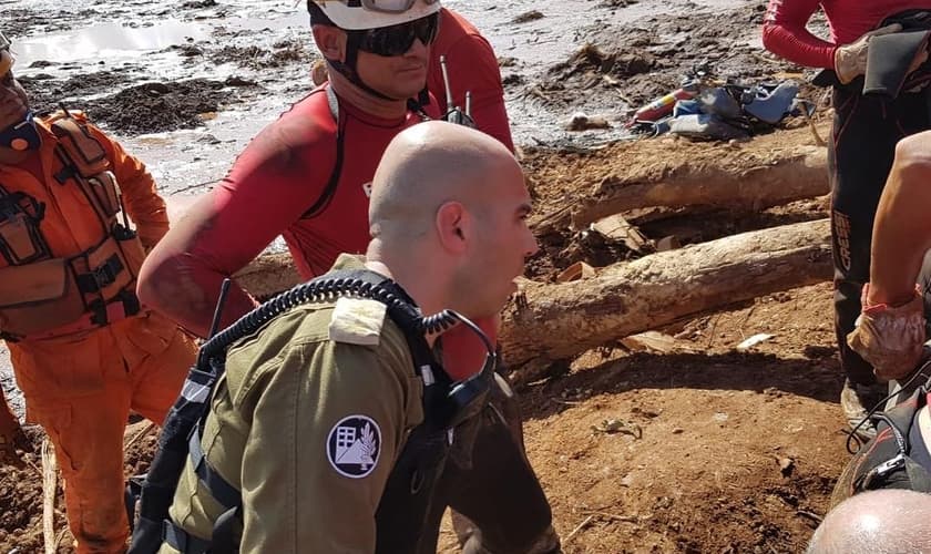 Militares israelenses colaboraram no resgate de 15 corpos. (Foto: IDF)