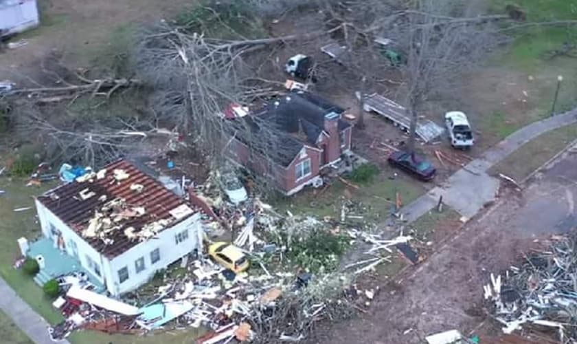 A casa de Sharon Watson foi devastada pelo tornado na cidade de Wetumpka, nos EUA. (Foto: Arquivo pessoal)