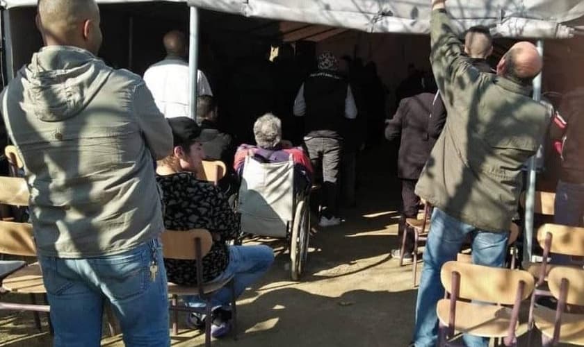 Tenda montada para as reuniões também foi proibida pelas autoridades. (Foto: Divulgação/Barnabas Fund)