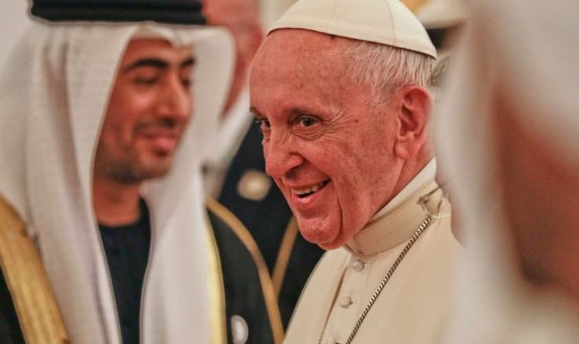 Papa Francisco em visita histórica e Abu Dhabi, nos Emirados Árabes Unidos. (Foto: AP/Andrew Medichini)