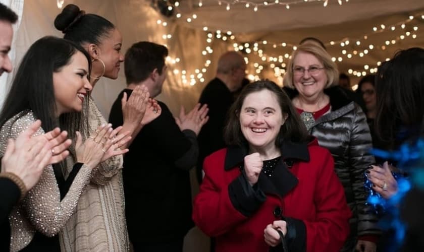 O projeto "Noite para Brilhar" é realizado pela Fundação Tim Tebow em parceria com centenas de igrejas em todo o mundo. (Foto: Night to Shine)