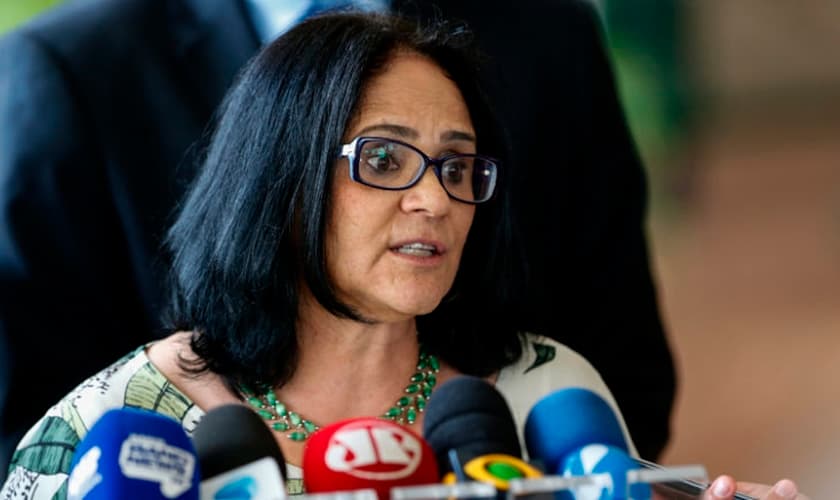 Damares Alves é ministra da Mulher, Família e Direitos Humanos. (Foto: Agência Brasil)